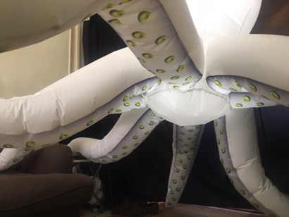 inflatable,octopus,giant,